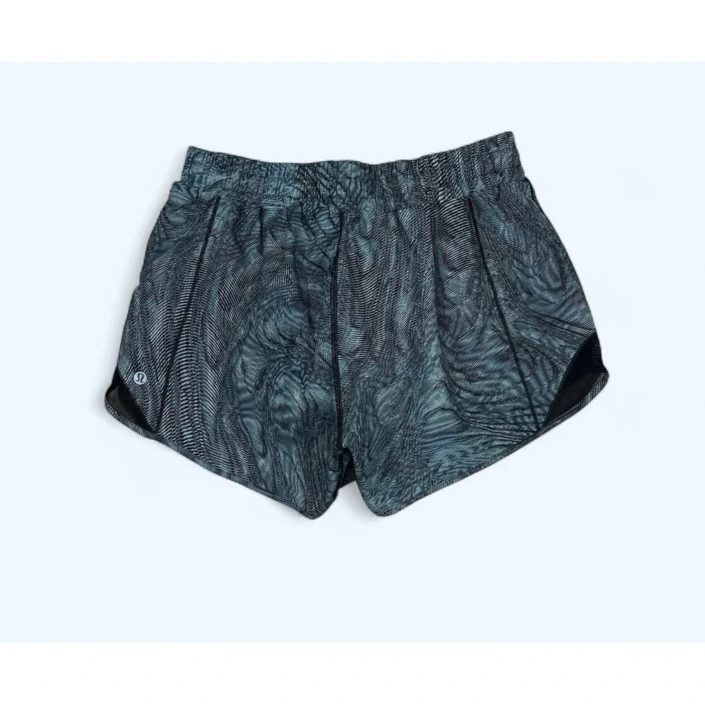 Lululemon Shorts 8 Tall Women's Hotty Hot LR Short 2.5